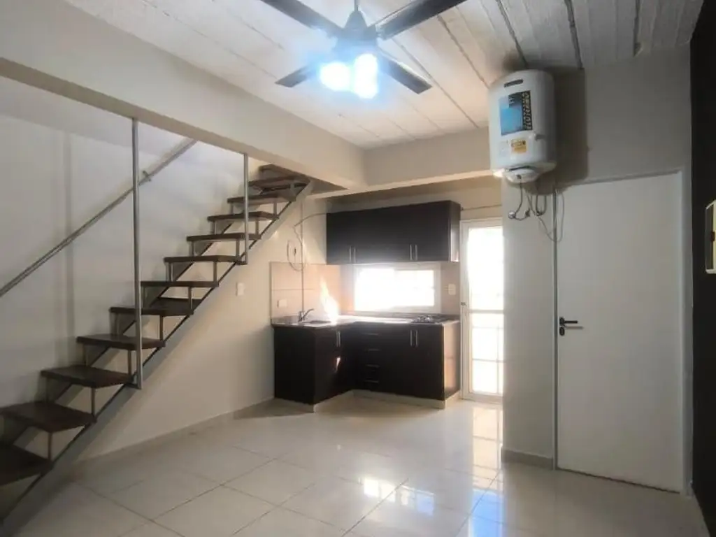 Foto de IMPERDIBLE DÚPLEX DE 1 DORMITORIO - CÉNTRICO, imagen 1