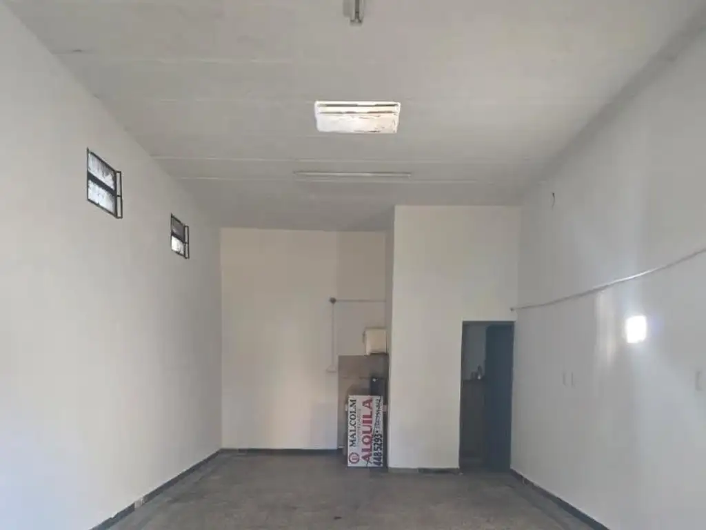 Foto de LOCAL 40M2 IDEAL TALLER MECÁNICO, imagen 1