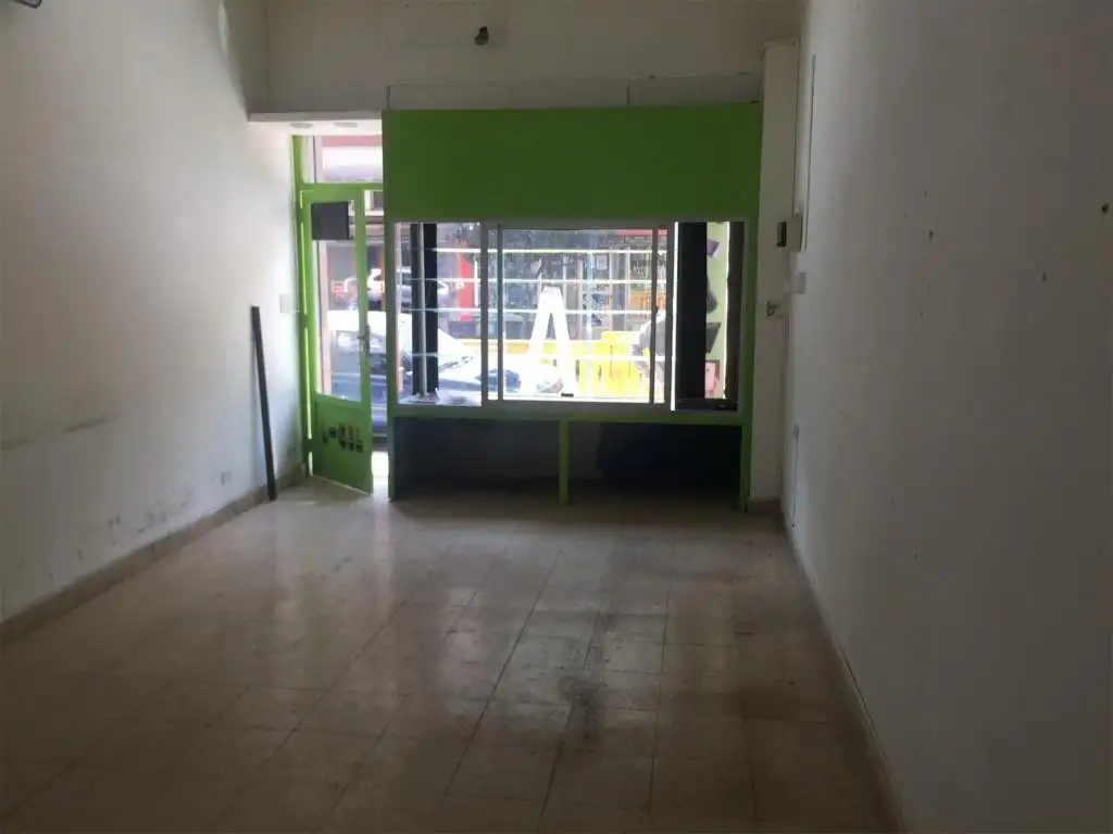 Foto de VENTA CON RENTA LOCAL 2 PLANTAS PB. 35 M2 SOTANO 50 M2 TOTAL 85 M2, imagen 2