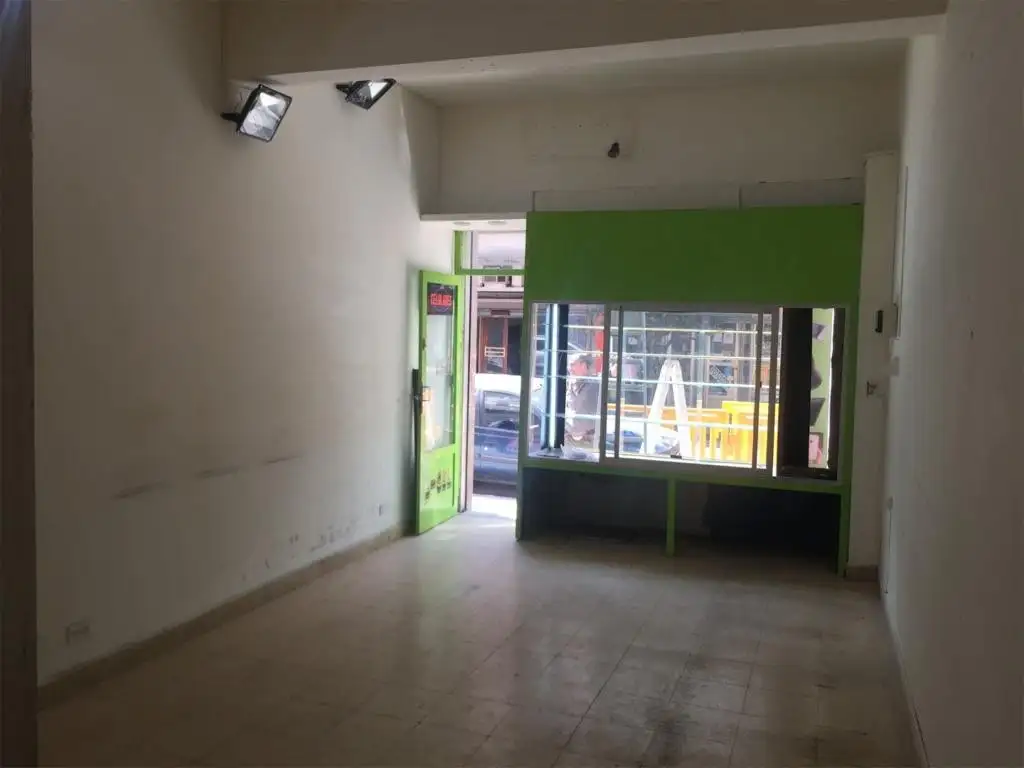 Foto de VENTA CON RENTA LOCAL 2 PLANTAS PB. 35 M2 SOTANO 50 M2 TOTAL 85 M2, imagen 3