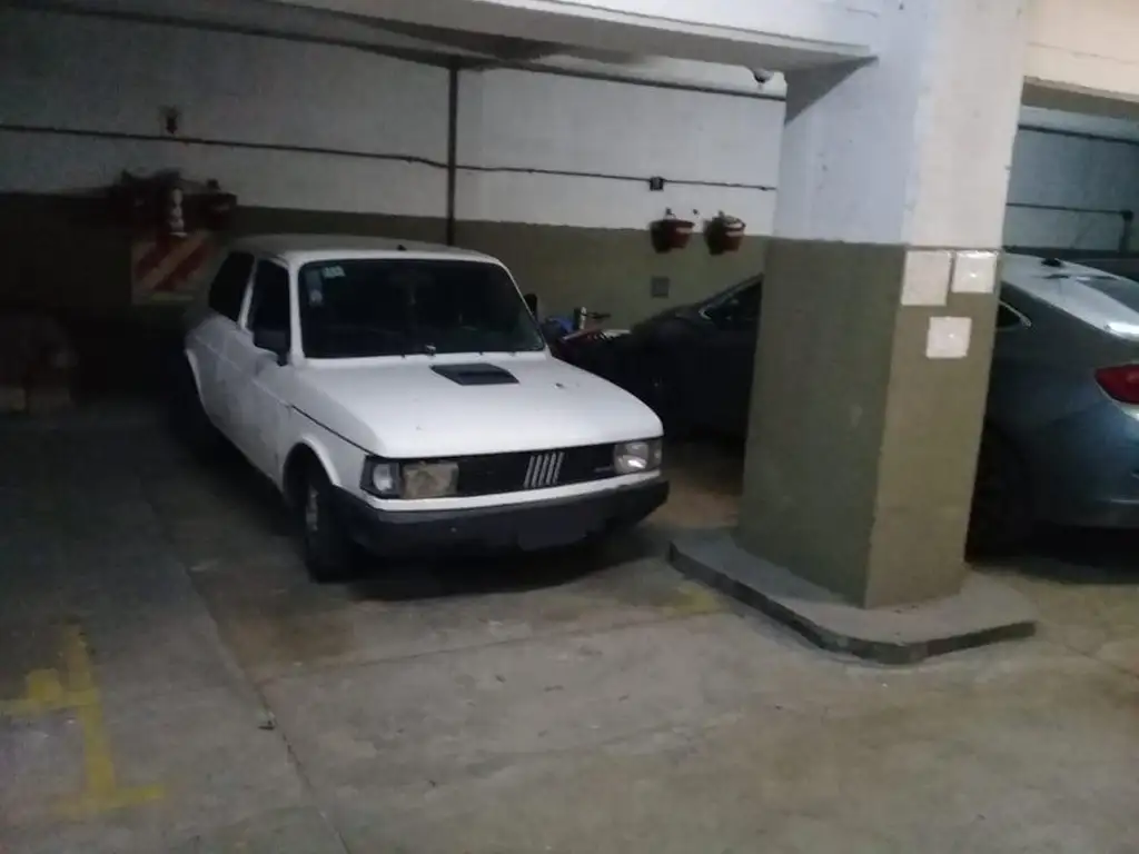 Foto de Cochera cubierta en edificio, imagen 3