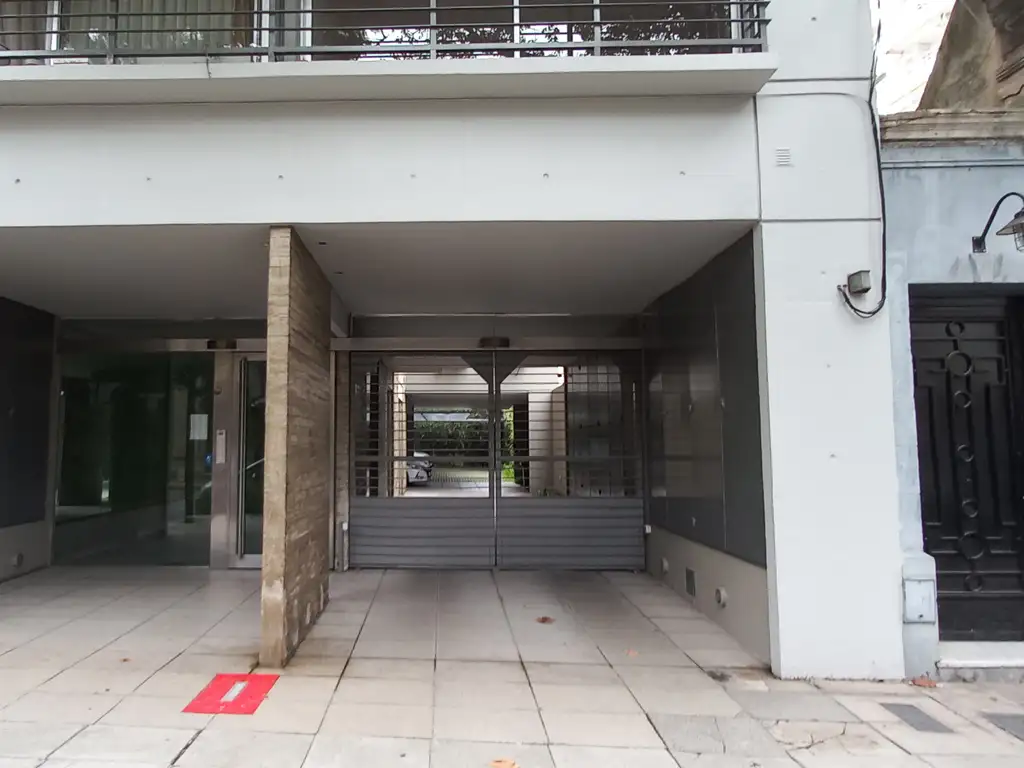 Foto de Monoambiente Categoria, frente, pisos tarugados, Edificio Pileta con, imagen 1