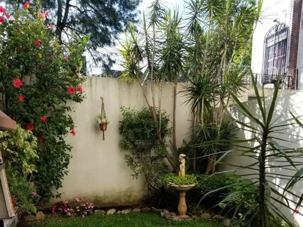 Foto de SE VENDE TRIPLEX 4 AMB VILLA LUGANO, imagen 2