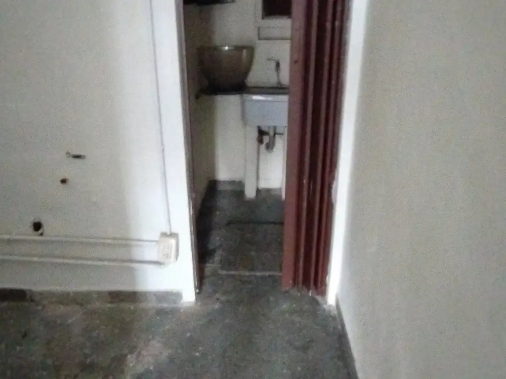 Foto de EXCELENTE LOCAL COMERCIAL DE 37 MTS (30 DE SALÓN Y 7 MTS DE ENTREPISO), imagen 3