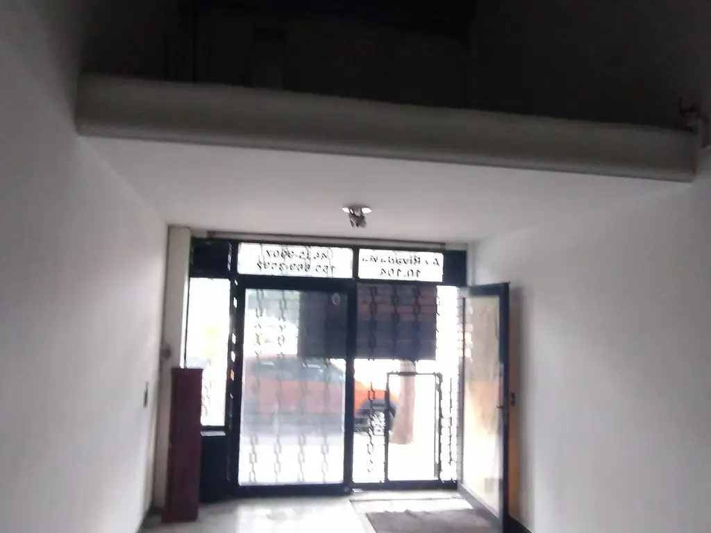 Foto de EXCELENTE LOCAL COMERCIAL DE 37 MTS (30 DE SALÓN Y 7 MTS DE ENTREPISO), imagen 4