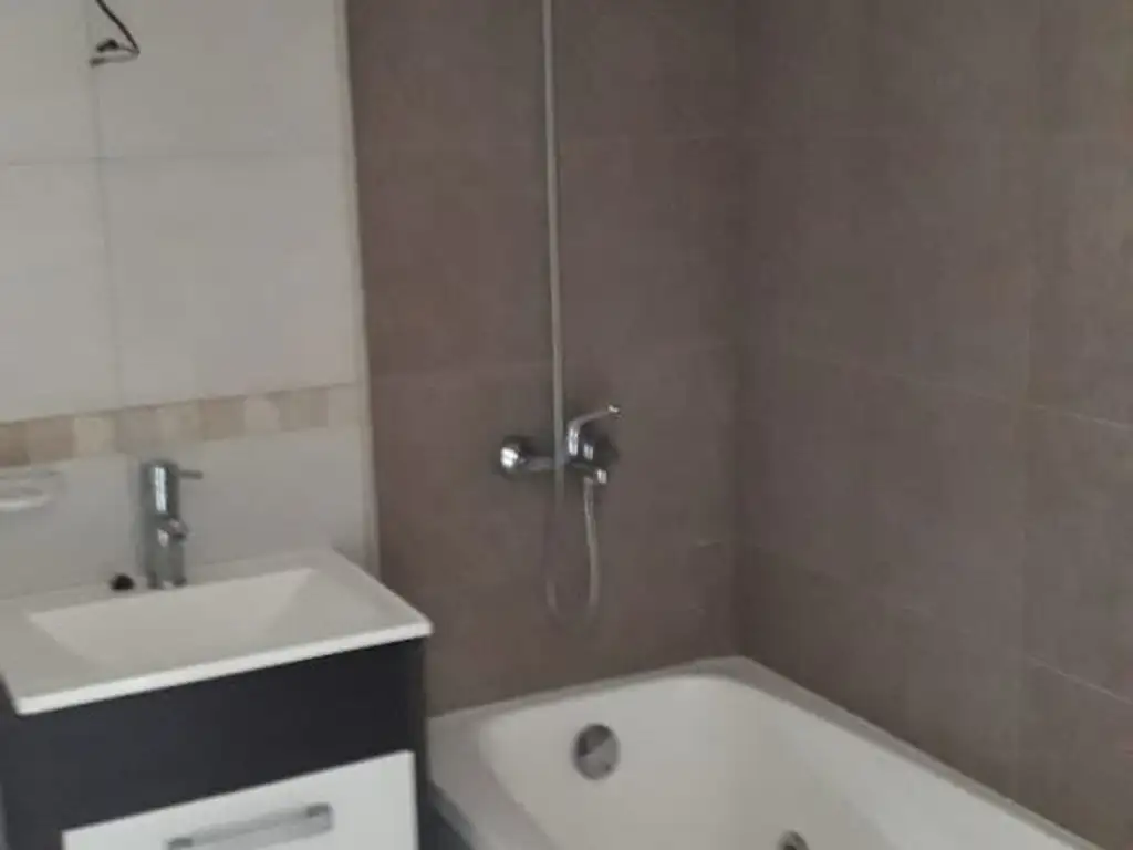 Foto de 2 ambientes APTO PROFESIONAL y VIVIENDA con cochera para auto mediano /, imagen 1