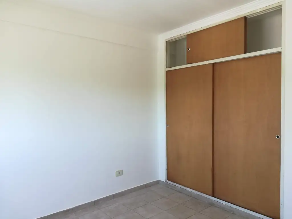 Foto de 2 e 60 y 61 Semipiso al frente 1 dorm con Placard, living comedor, imagen 5