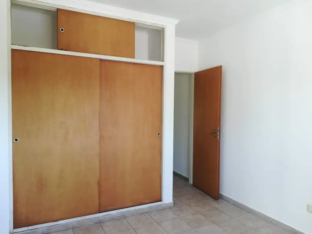 Foto de 2 e 60 y 61 Semipiso al frente 1 dorm con Placard, living comedor, imagen 2