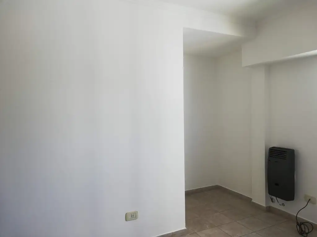 Foto de 2 e 60 y 61 Semipiso al frente 1 dorm con Placard, living comedor, imagen 5