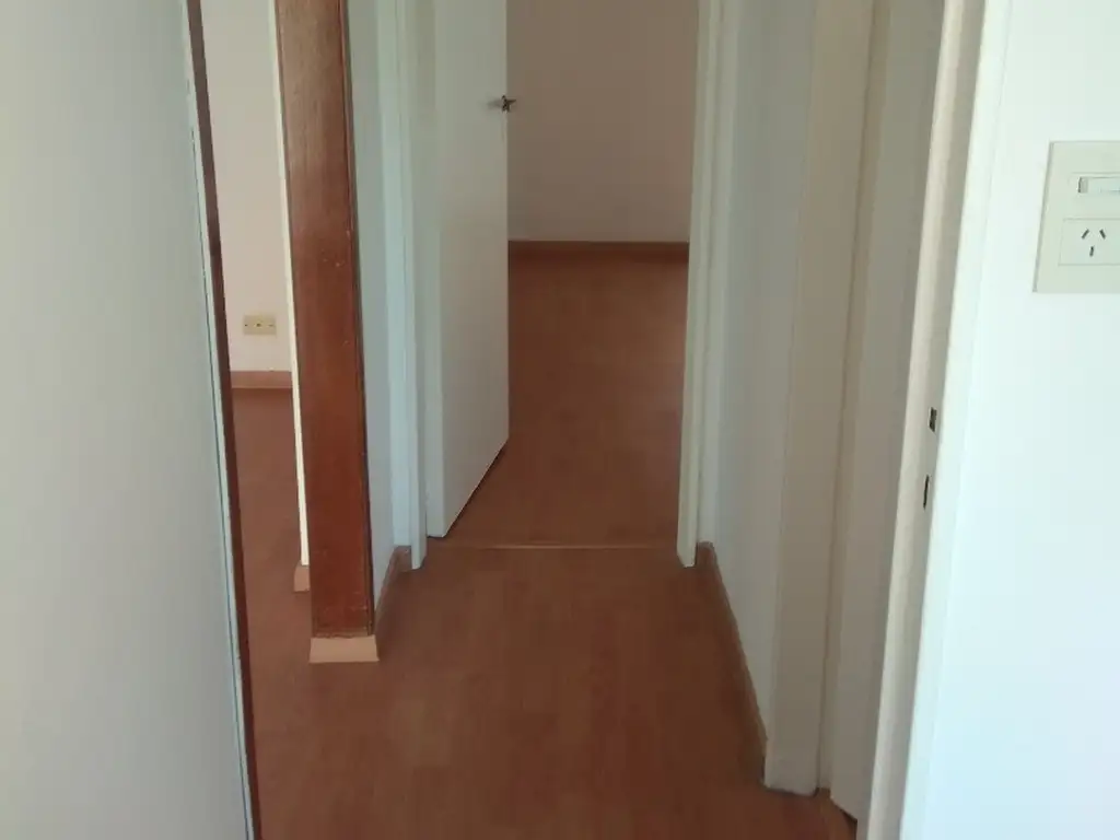 Foto de VENTA DEPTO 3 AMBIENTES AL FRENTE MUY LUMINOSO CON RENTA (ALQUILADO), imagen 2