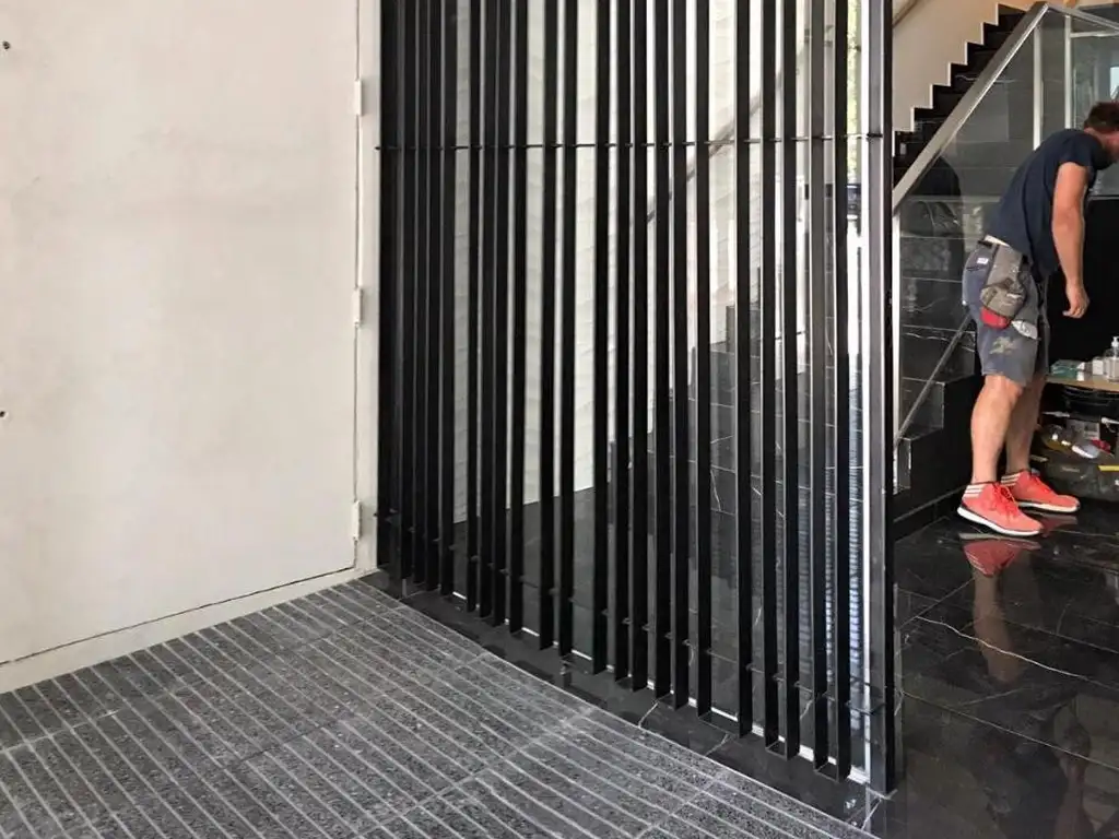 Foto de EXCELENTE EDIFICIO, 2 AMBIENTES, CON COCHERA Y BAULERA DISPONIBLE., imagen 4