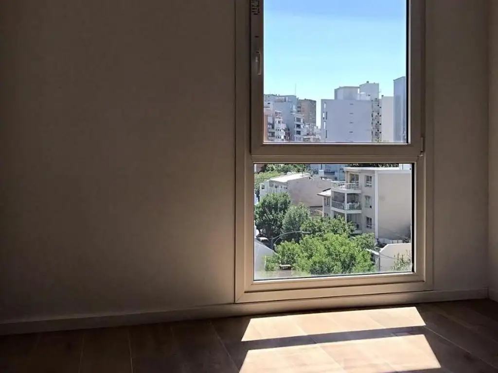 Foto de EXCELENTE EDIFICIO, 2 AMBIENTES, CON COCHERA Y BAULERA DISPONIBLE., imagen 3