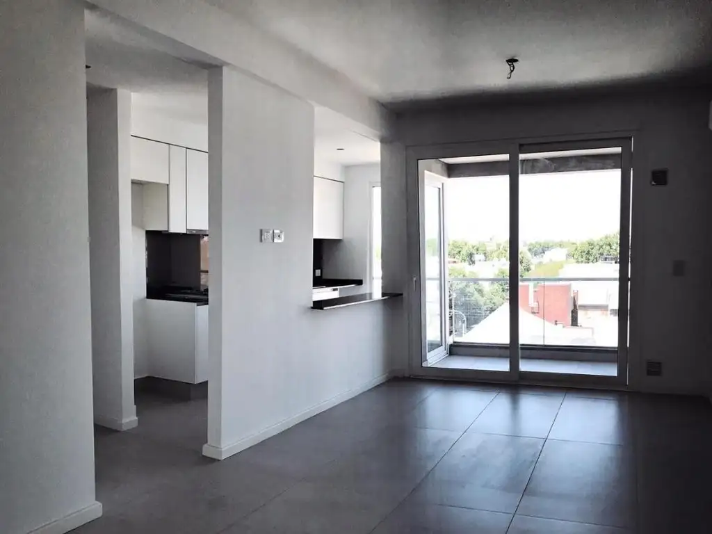 Foto de EXCELENTE EDIFICIO, 2 AMBIENTES, CON COCHERA Y BAULERA DISPONIBLE., imagen 5