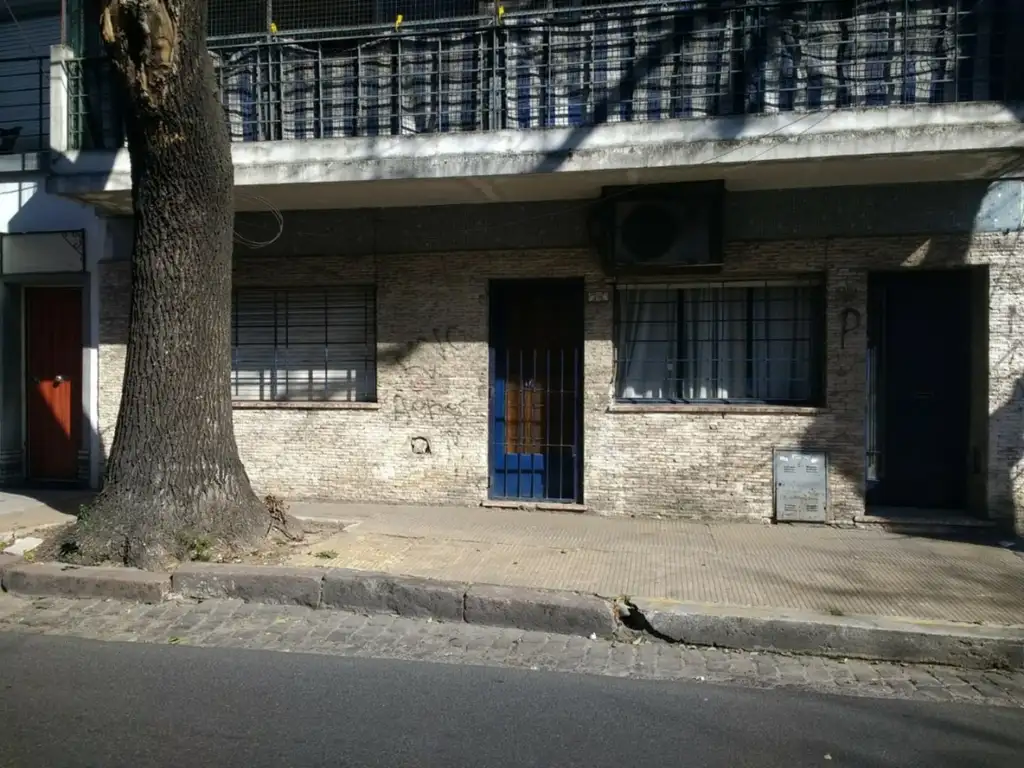 Foto de TIPO CASA DE 3 AMBIENTES CON PATIO Y TERRAZA EN FLORESTA, imagen 3