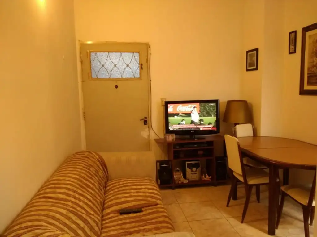 Foto de TIPO CASA DE 3 AMBIENTES CON PATIO Y TERRAZA EN FLORESTA, imagen 1