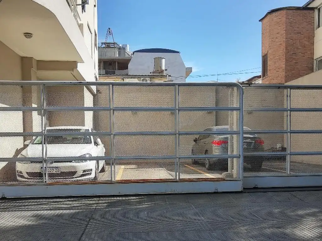 Foto de Cochera Fija, Céntrica,cómodo Acceso Y Portón Automático, imagen 1