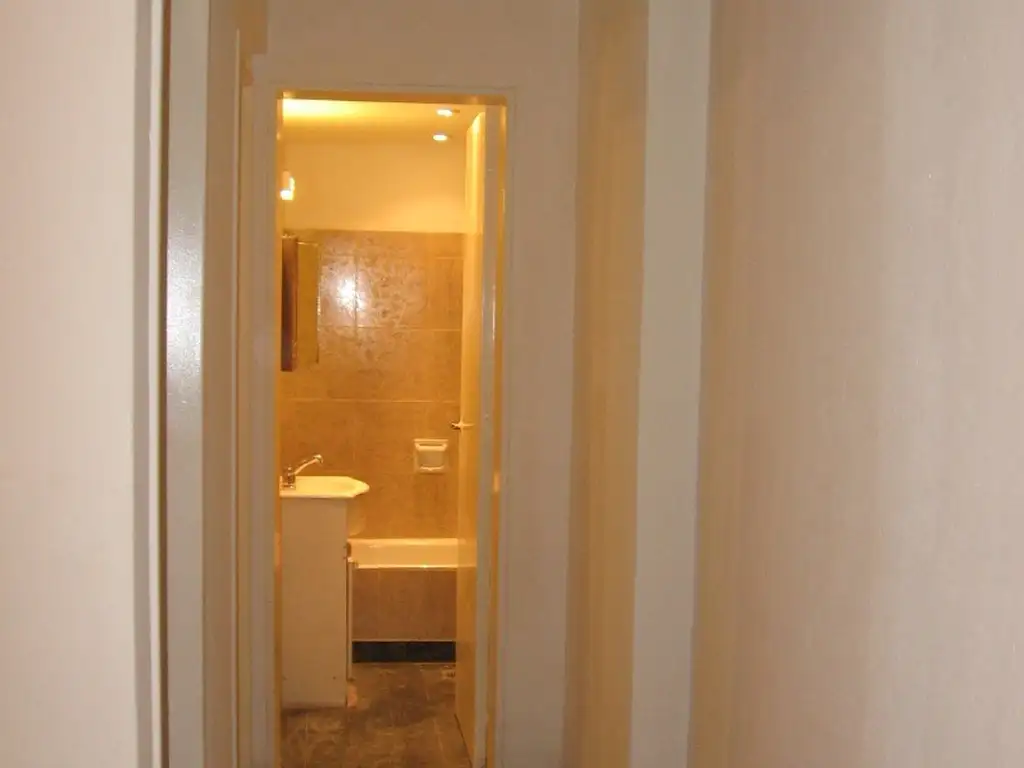 Foto de DEPTO. 2 AMBIENTES - COCINA -SOBRE AVELLANEDA 40 M2. BUEN ESTADO, imagen 5