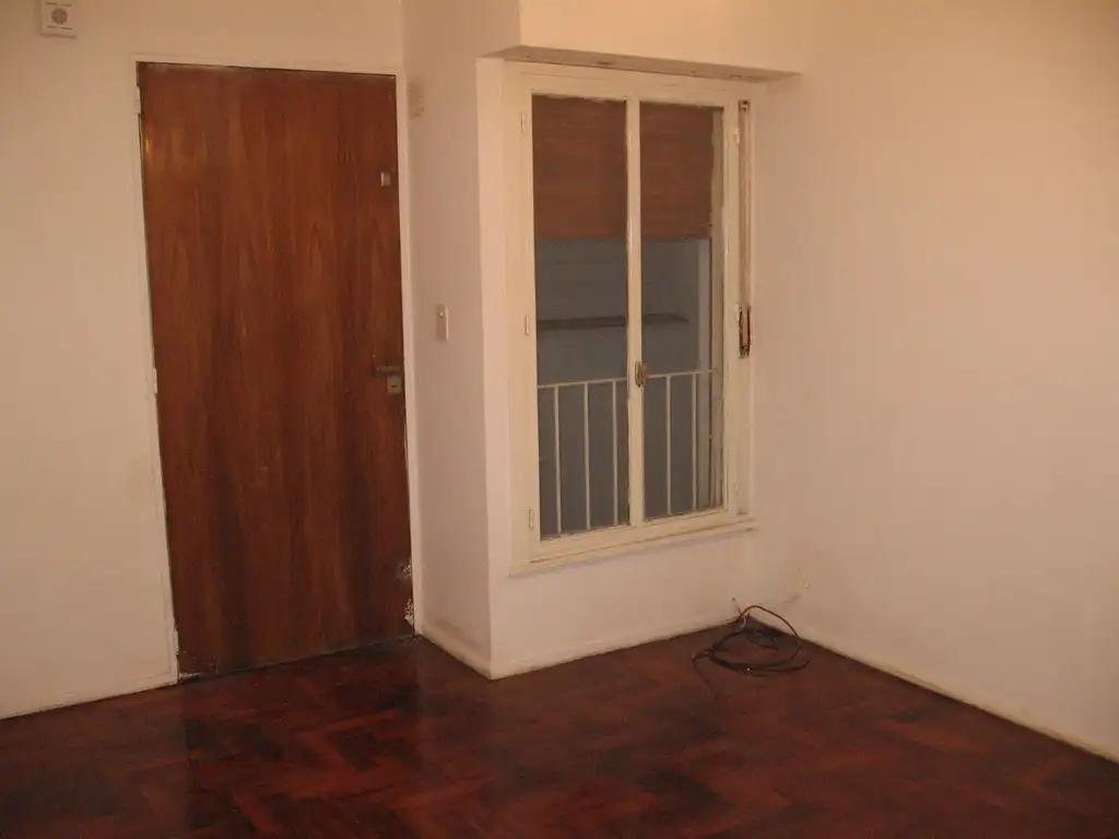 Foto de DEPTO. 2 AMBIENTES - COCINA -SOBRE AVELLANEDA 40 M2. BUEN ESTADO, imagen 4
