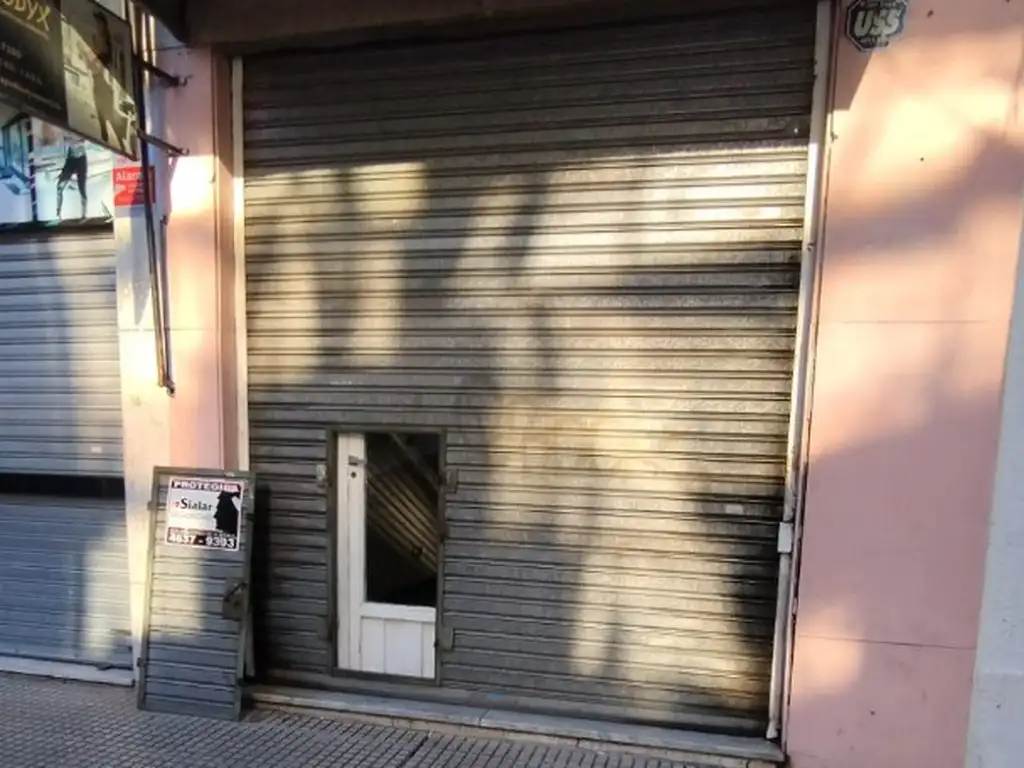 Foto de EXCELENTE LOCAL COMERCIAL A PASOS DE AV AVELLANEDA 21 MTS, BAJAS EXP, imagen 1