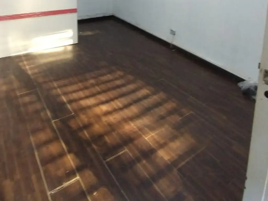 Foto de EXCELENTE LOCAL COMERCIAL A PASOS DE AV AVELLANEDA 21 MTS, BAJAS EXP, imagen 4