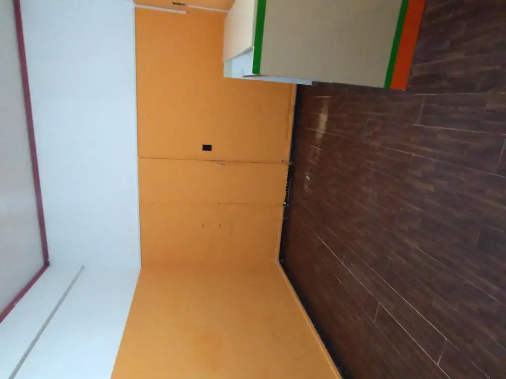 Foto de EXCELENTE LOCAL COMERCIAL A PASOS DE AV AVELLANEDA 21 MTS, BAJAS EXP, imagen 2