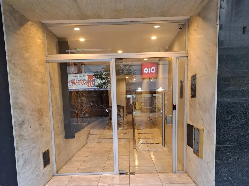 Foto de EXCELENTE 3 AMBIENTES AL FRENTE CON BALCÓN CORRIDO EN RECOLETA – A, imagen 2