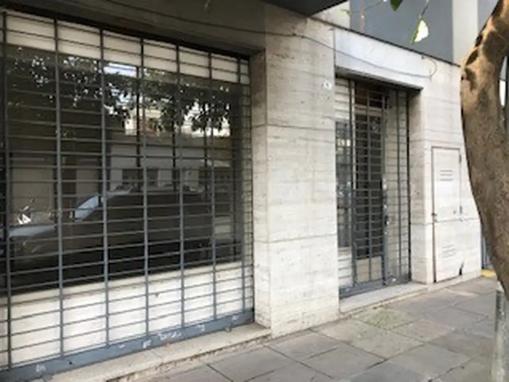 Foto de LOCAL COMERCIAL A PASOS DE AV RIVADAVIA NO APTO PRODUCTOS DE VENTA, imagen 1