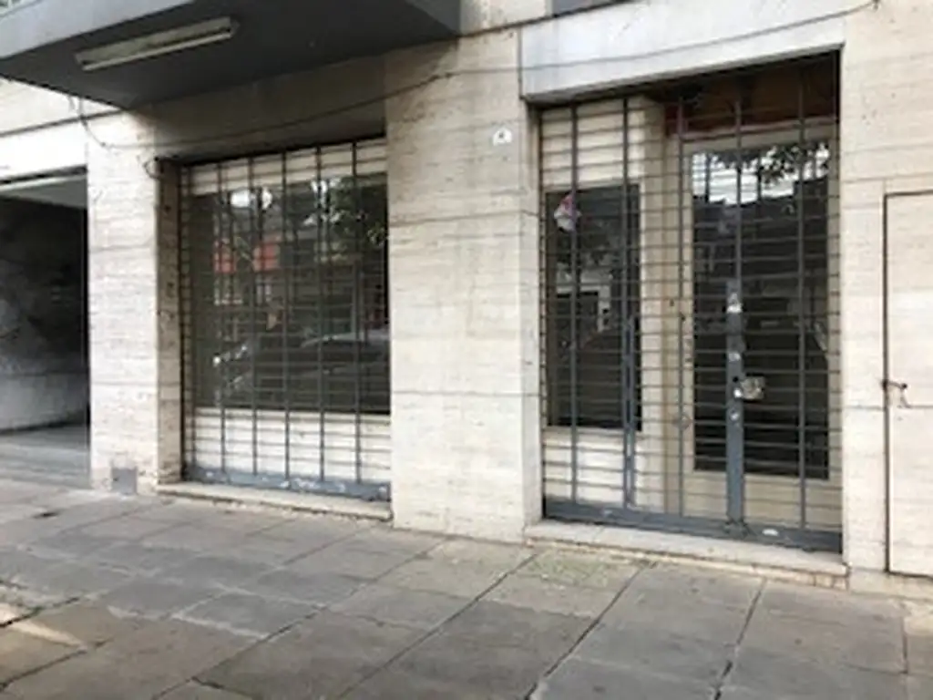 Foto de LOCAL COMERCIAL A PASOS DE AV RIVADAVIA NO APTO PRODUCTOS DE VENTA, imagen 3