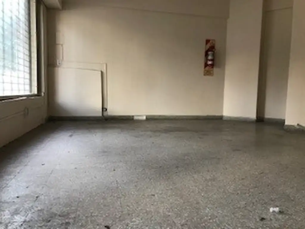 Foto de LOCAL COMERCIAL A PASOS DE AV RIVADAVIA NO APTO PRODUCTOS DE VENTA, imagen 4