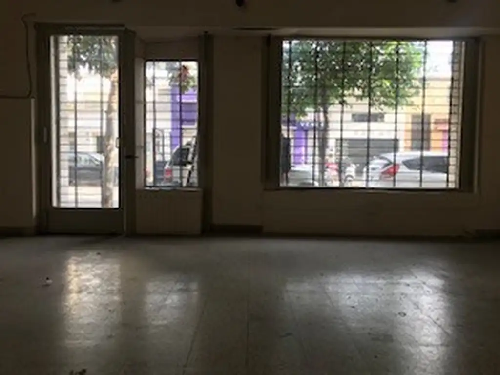 Foto de LOCAL COMERCIAL A PASOS DE AV RIVADAVIA NO APTO PRODUCTOS DE VENTA, imagen 4