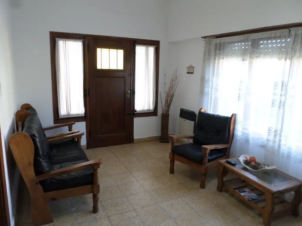 Foto de CHALET DE 5 AMBIENTES EN PUNTA MOGOTES A 1 CUADRA DEL MAR!, imagen 1