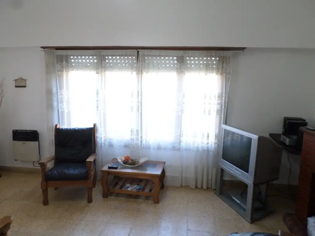 Foto de CHALET DE 5 AMBIENTES EN PUNTA MOGOTES A 1 CUADRA DEL MAR!, imagen 2