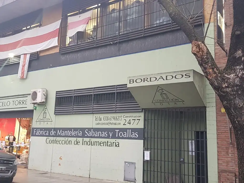 Foto de LOCAL AMPLIO CON GRAN DEPOSITO Y ESPACIO PARA TALLER TEXTIL, imagen 2