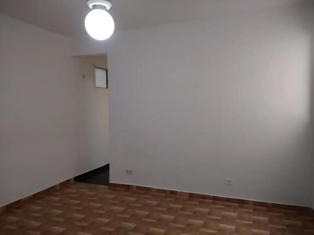 Foto de DEPARTAMENTO DE 2 AMBIENTES AMPLIOS EN FLORESTA, imagen 3
