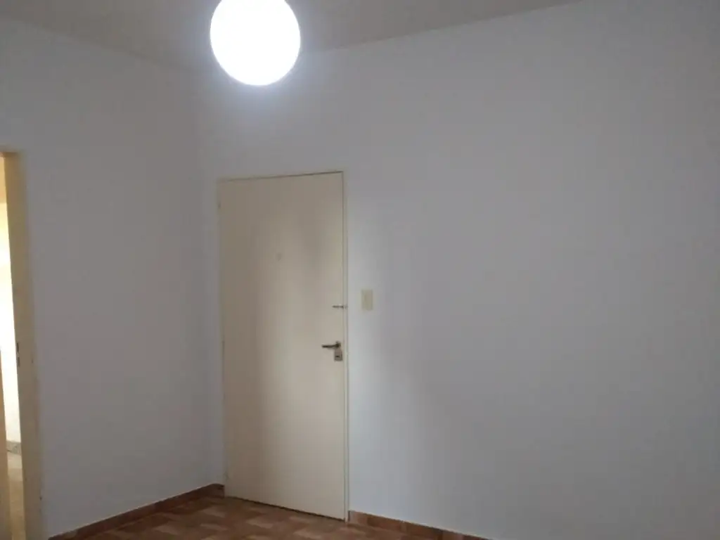 Foto de DEPARTAMENTO DE 2 AMBIENTES AMPLIOS EN FLORESTA, imagen 4