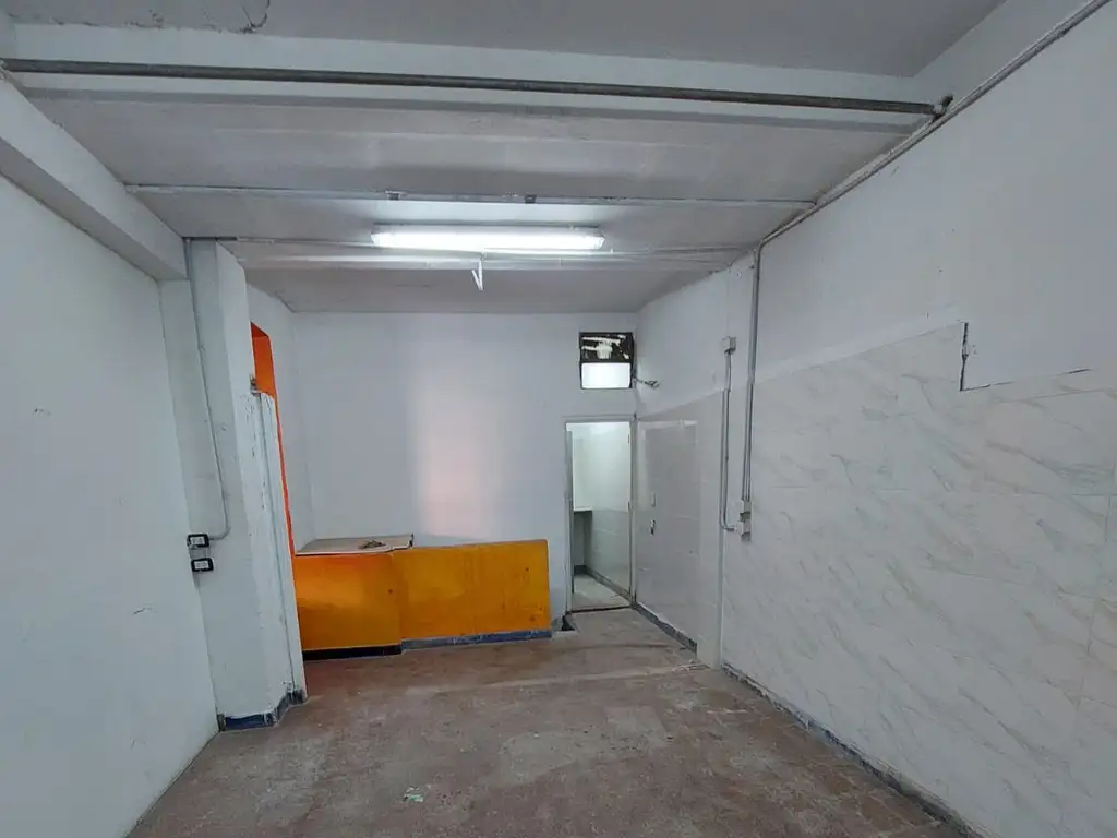 Foto de Gran local comercial con excelente amplitud de 100m2 y múltiples usos, imagen 3