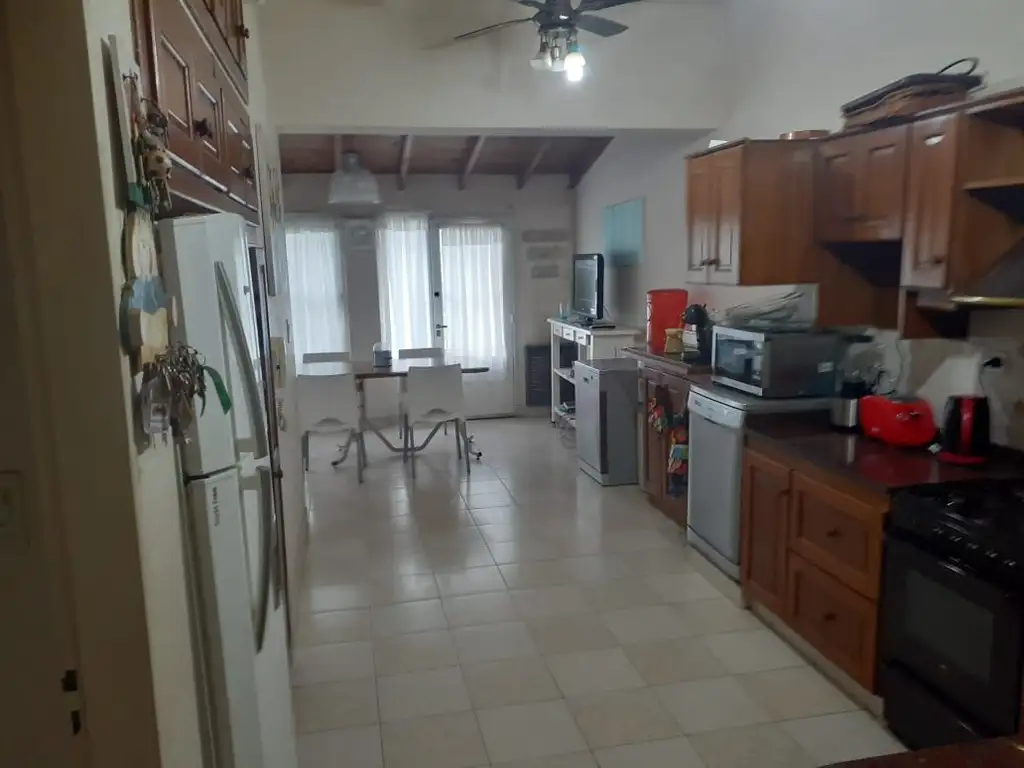 Foto de EXCELENTE Y MODERNA CASA 6 AMBIENTES EN DOS PLANTAS CON JARDÍN, PISCINA, imagen 5