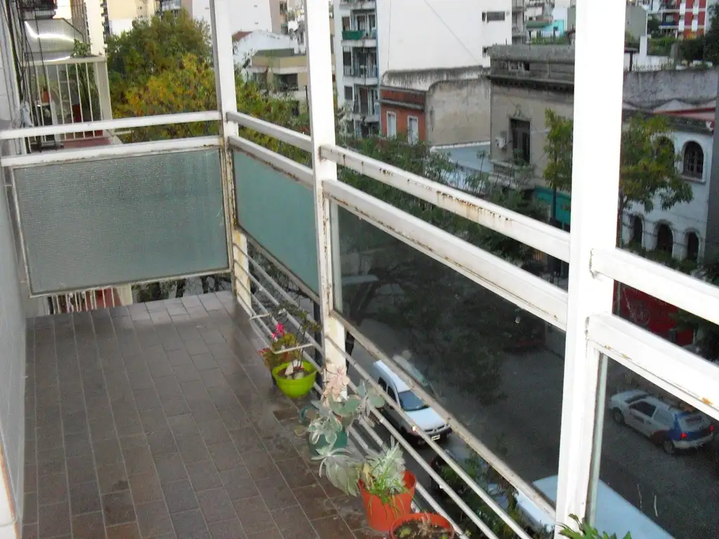Foto de 4 AMBIENTES AL FRENTE CON BALCON Y DOS BAÑOS, imagen 2