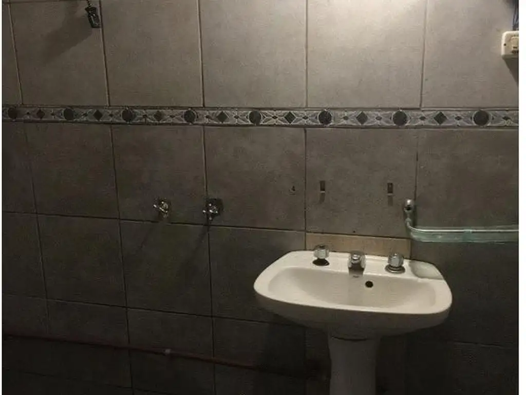 Foto de OPORTUNIDAD!!! LOCAL/ CASA 280m2 totales. MAS, ESPACIO AEREO PROPIO!!, imagen 1