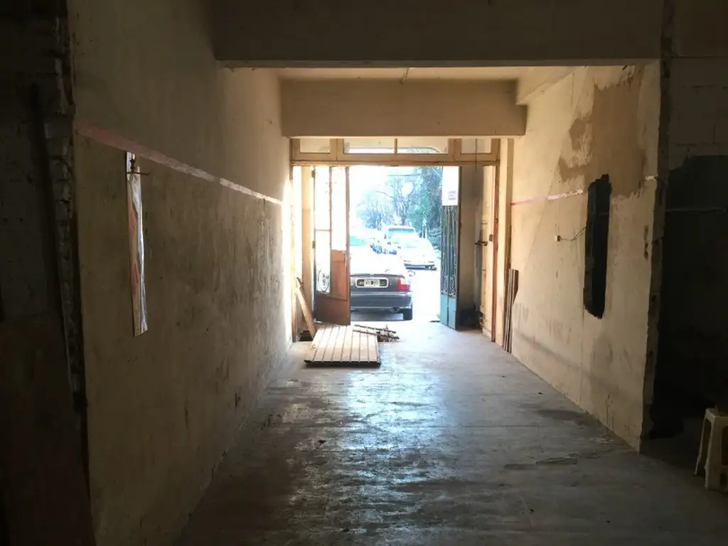 Foto de OPORTUNIDAD!!! A MEJORAR. LOCAL, GALPON, PH de 185m2. VERSATILES. Sin, imagen 2