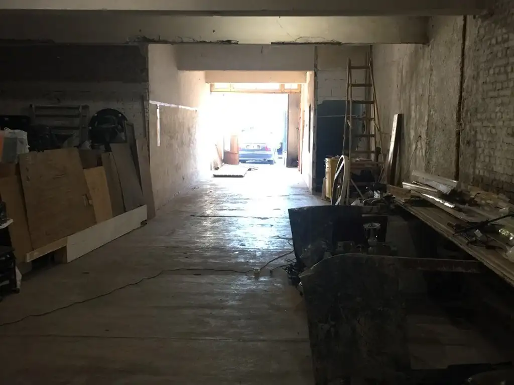Foto de OPORTUNIDAD!!! A MEJORAR. LOCAL, GALPON, PH de 185m2. VERSATILES. Sin, imagen 1