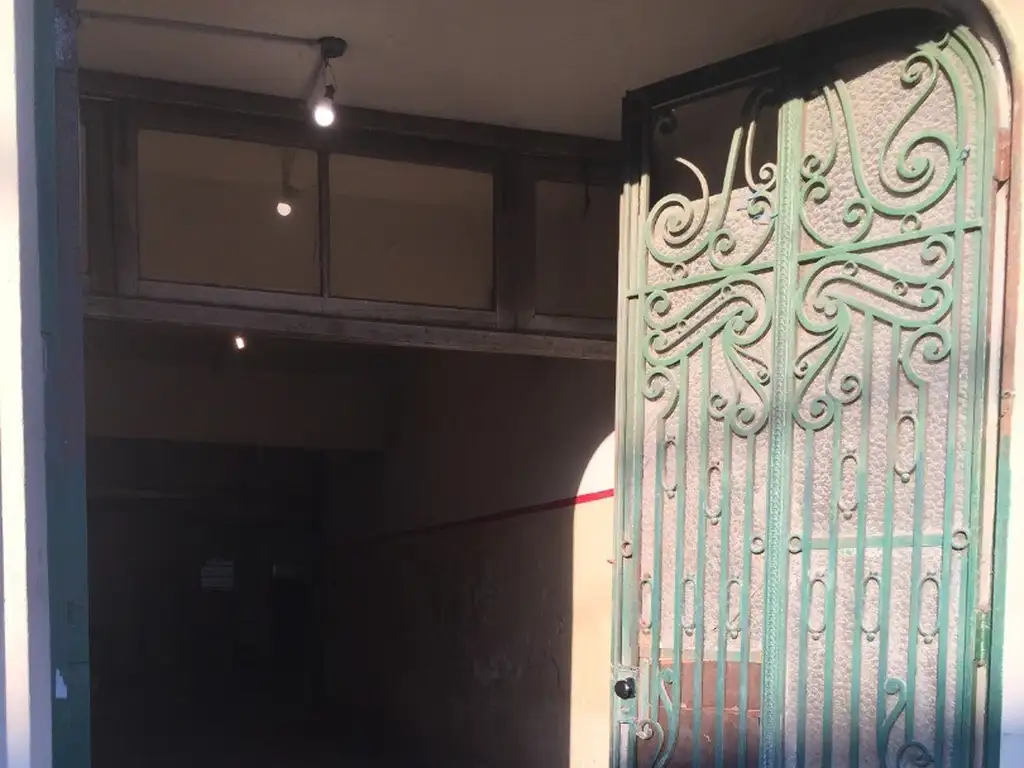 Foto de OPORTUNIDAD!!! A MEJORAR. LOCAL, GALPON, PH de 185m2. VERSATILES. Sin, imagen 4