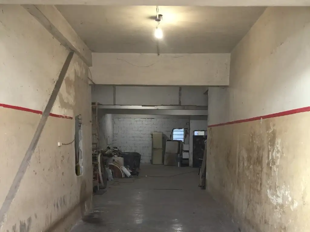 Foto de OPORTUNIDAD!!! A MEJORAR. LOCAL, GALPON, PH de 185m2. VERSATILES. Sin, imagen 5