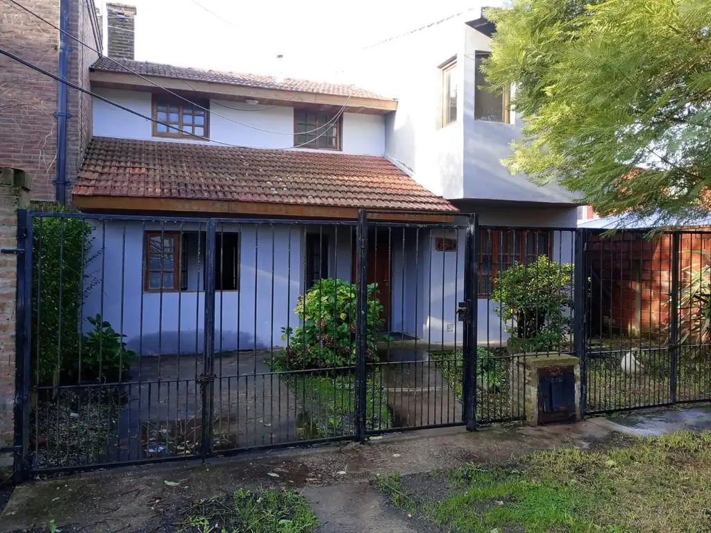 Foto de Alquiler en bloque. Chalet + dpto 3 ambientes con parque., imagen 1
