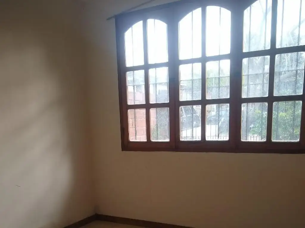 Foto de Alquiler en bloque. Chalet + dpto 3 ambientes con parque., imagen 2