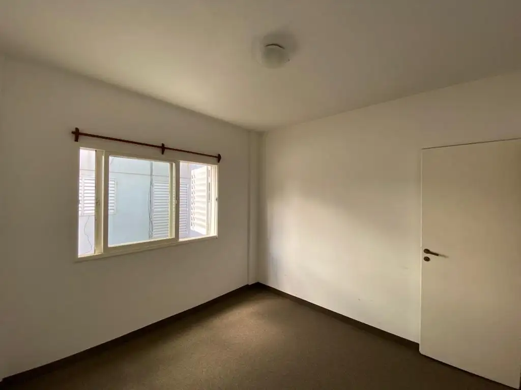 Foto de Departamento de 2 ambientes en primer piso por escalera, abona bajas, imagen 2