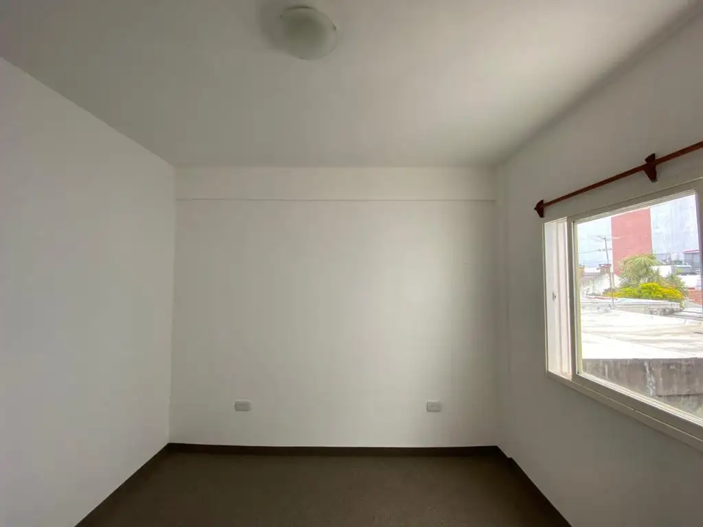Foto de Departamento de 2 ambientes en primer piso por escalera, abona bajas, imagen 3