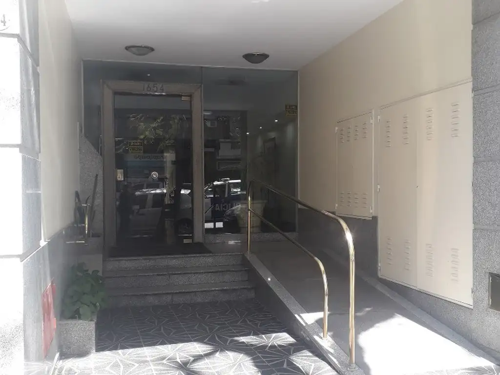 Foto de monoambiente en VENTA al contrafrente. divisible Balcon.Super luminoso, imagen 1
