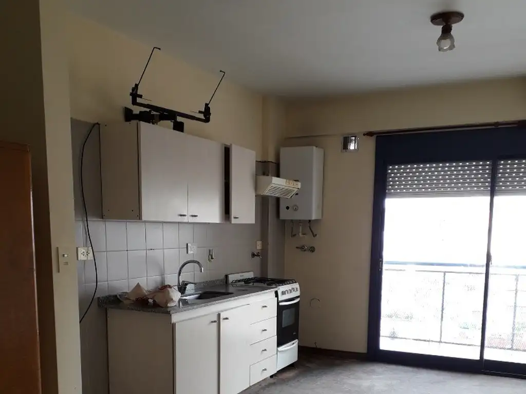 Foto de monoambiente en VENTA al contrafrente. divisible Balcon.Super luminoso, imagen 3