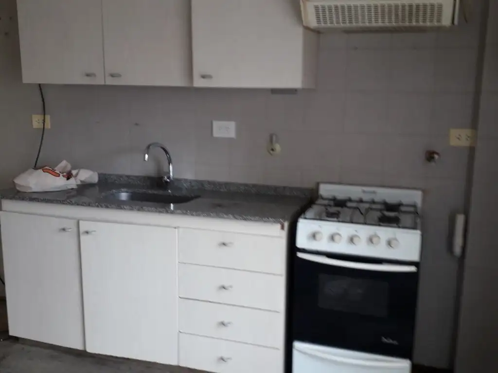 Foto de monoambiente en VENTA al contrafrente. divisible Balcon.Super luminoso, imagen 4